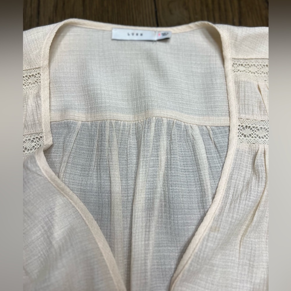 Beautiful Bohemian beige long-sleeve deep-cut cinched at the wrist top by Lush. - Picture 3 of 6